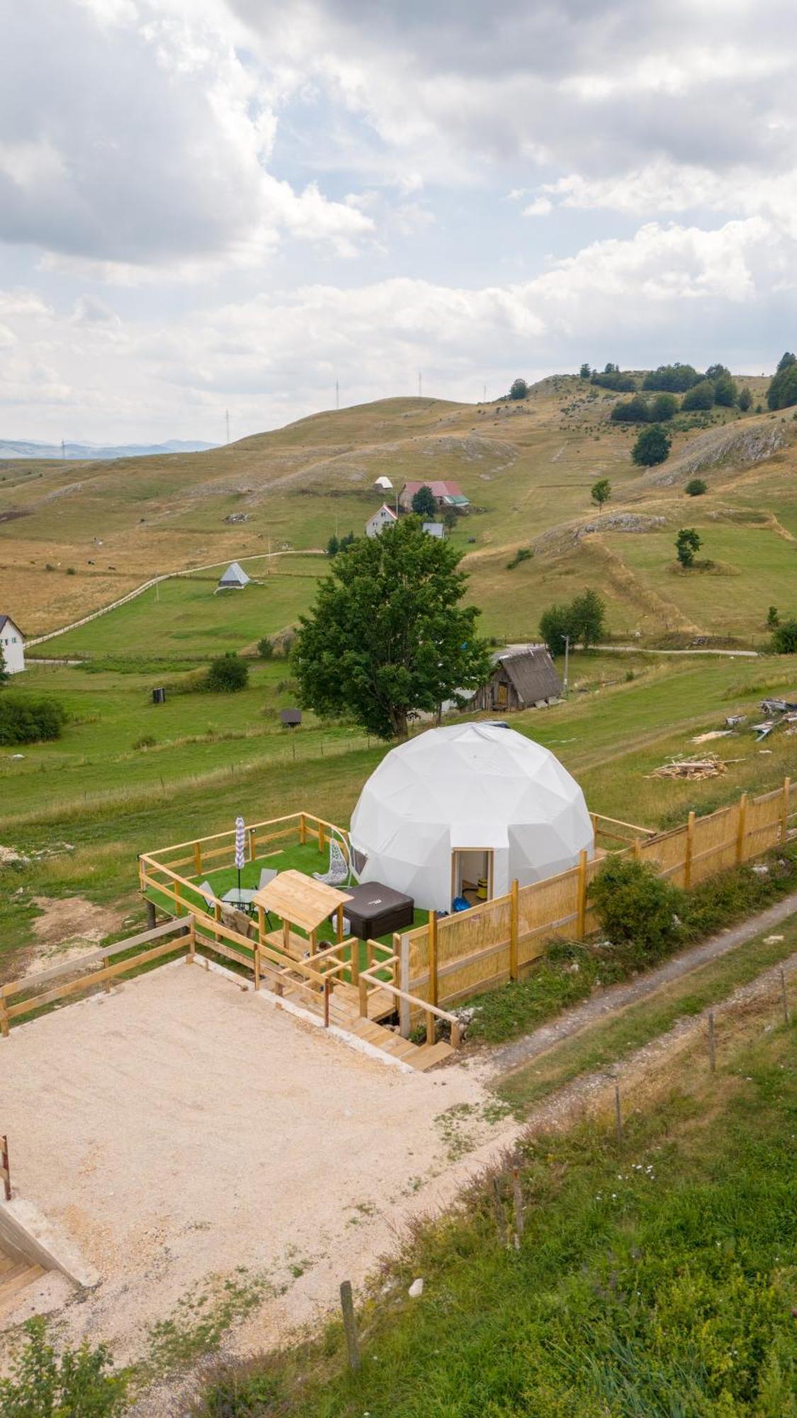 Durmitor Glamp Hotel ชาเบลียค ภายนอก รูปภาพ