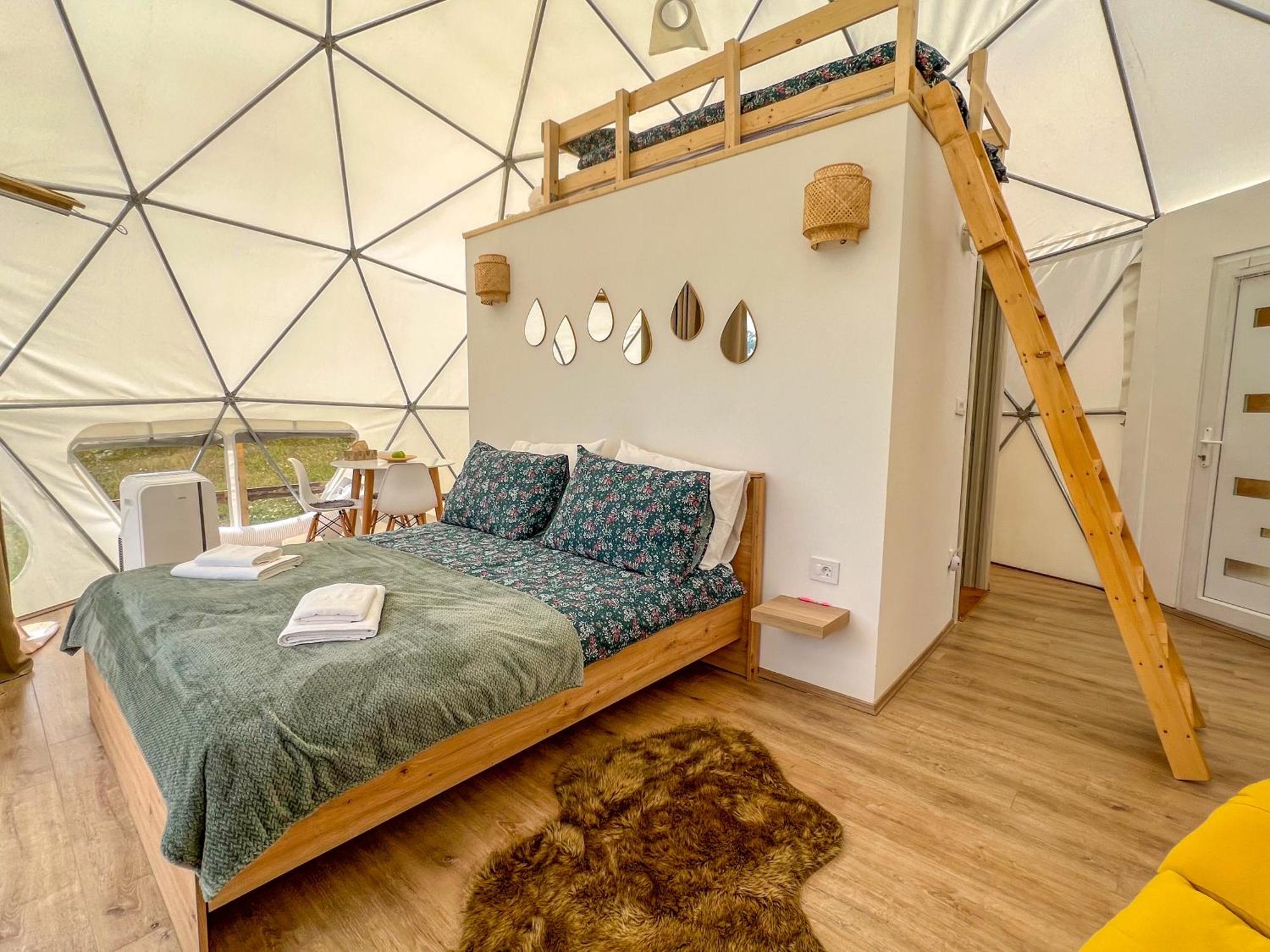 Durmitor Glamp Hotel ชาเบลียค ภายนอก รูปภาพ